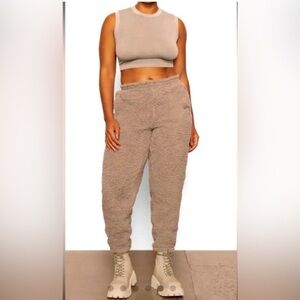 NWT SKIMS Teddy Pants Sherpa Jogger Tigers Eye Small